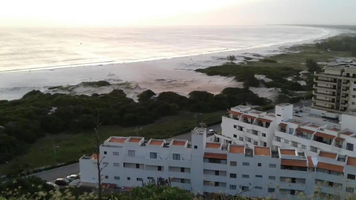 Apto Na Orla Da Praia Grande Com Piscina E Garagem Арраял-ду-Кабу Экстерьер фото